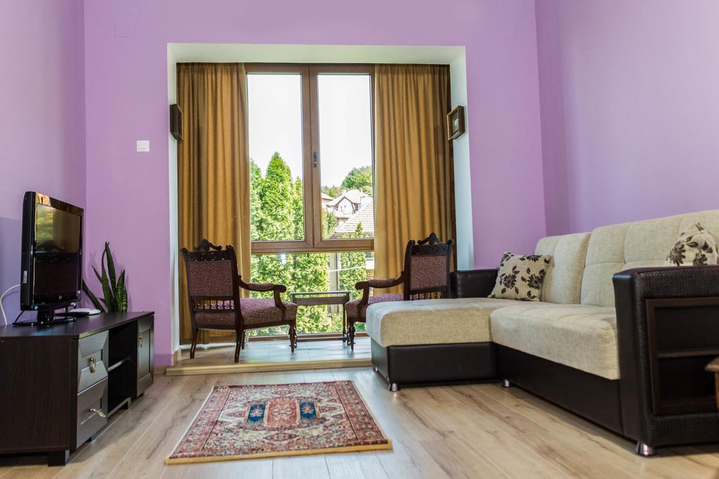 Chic Apartment Brasov Ngoại thất bức ảnh